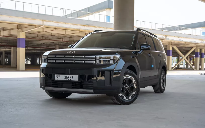 Hyundai Santa Fe (Negro), 2026 para alquiler en Dub&aacute;i
