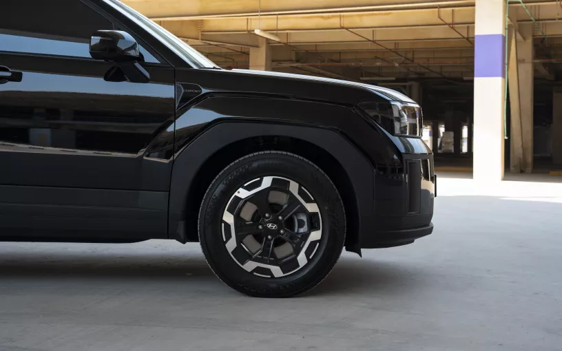 Hyundai Santa Fe (Negro), 2026 para alquiler en Dub&aacute;i