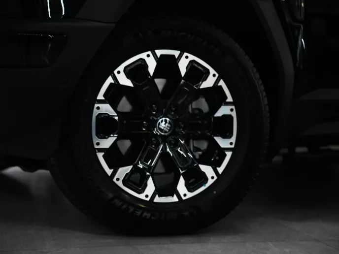 Jetour G700 (Nero), 2026 in affitto a Dubai