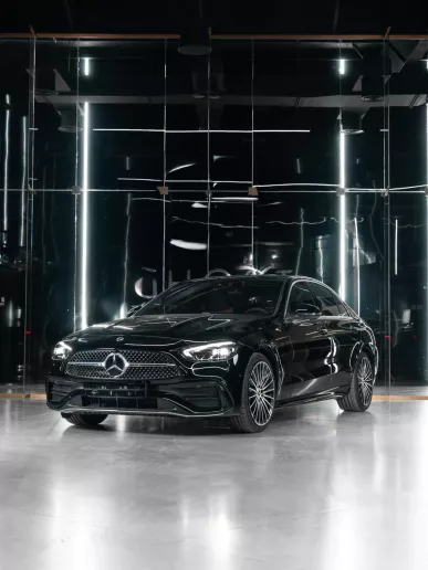 Şarika'de kiralık Mercedes C200 (Siyah), 2025