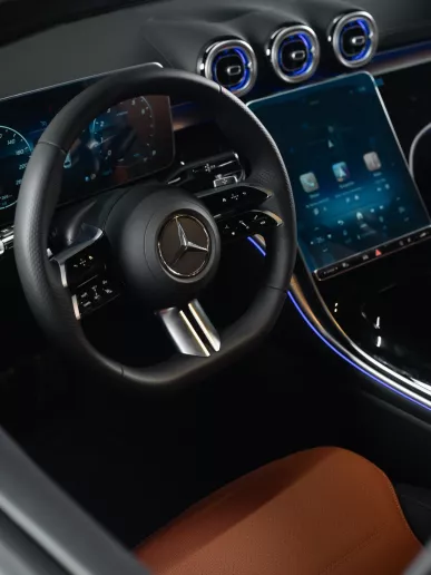 Şarika'de kiralık Mercedes C200 (Siyah), 2025