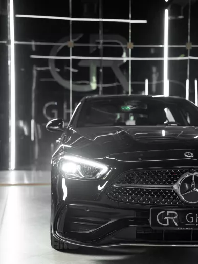 Şarika'de kiralık Mercedes C200 (Siyah), 2025
