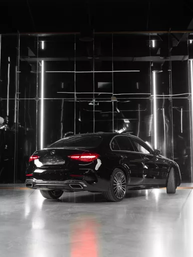 Şarika'de kiralık Mercedes C200 (Siyah), 2025