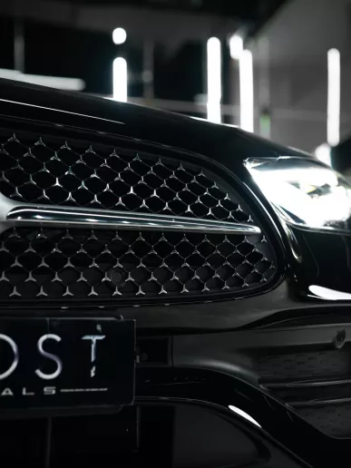 Şarika'de kiralık Mercedes C200 (Siyah), 2025