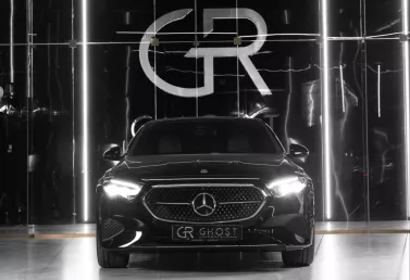 Mercedes E300 (Черный), 2025 для аренды в Дубай
