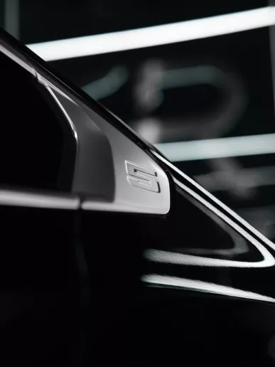 BMW 520i (Черный), 2025 для аренды в Рас-эль-Хайме