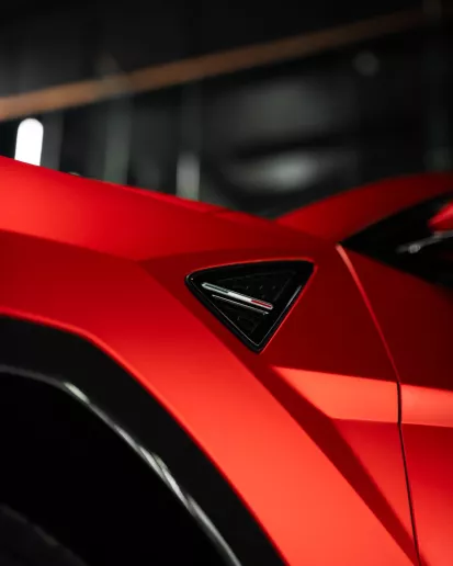 Lamborghini Urus (Rood), 2023 te huur in Dubai