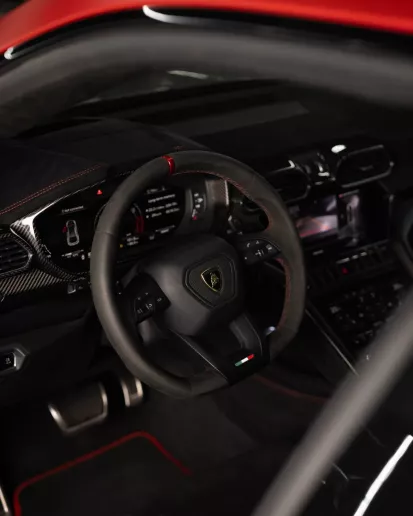 Lamborghini Urus (Rood), 2023 te huur in Dubai