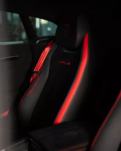 Lamborghini Urus (Rood), 2023 te huur in Dubai