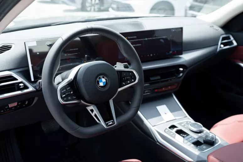 在迪拜 租 BMW 325 (黑色), 2025