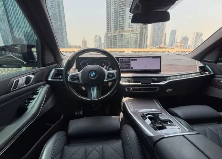 Dubai'de kiralık BMW X5 (Gri), 2024