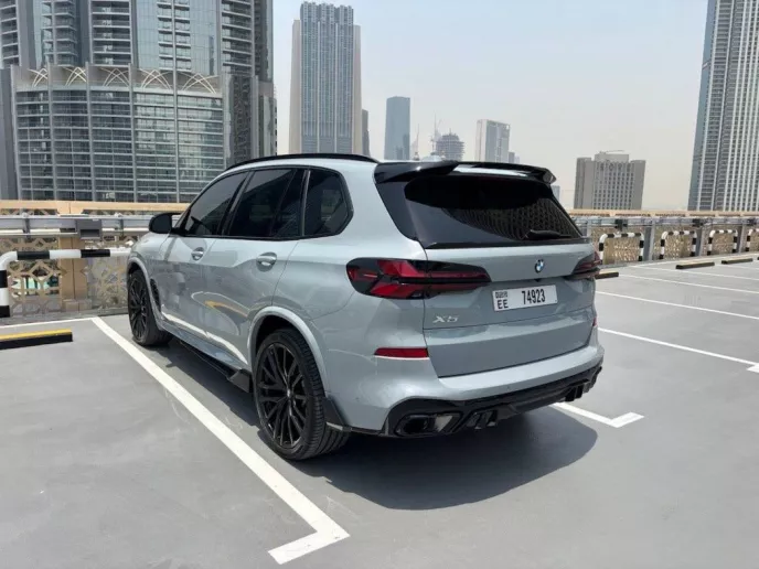 Dubai'de kiralık BMW X5 (Gri), 2024