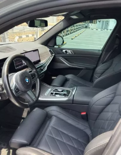 Dubai'de kiralık BMW X5 (Gri), 2024