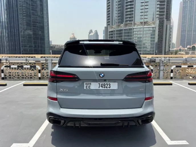 Dubai'de kiralık BMW X5 (Gri), 2024