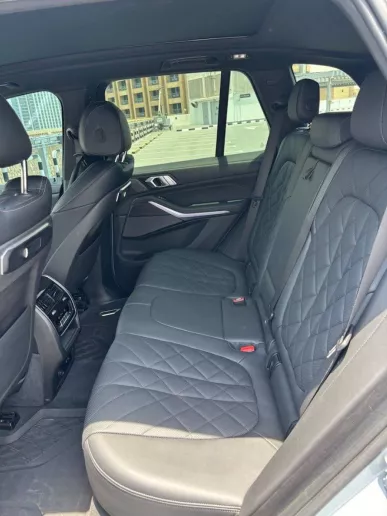 Dubai'de kiralık BMW X5 (Gri), 2024