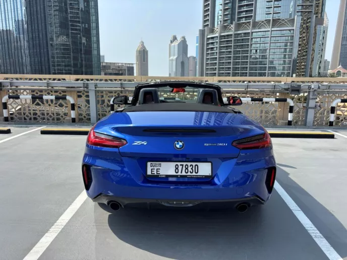 BMW Z4 (Grau), 2026  zur Miete in Dubai