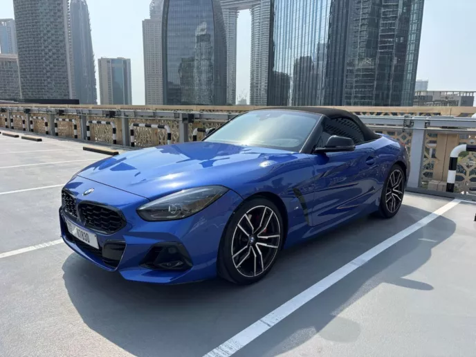 BMW Z4 (Grau), 2026  zur Miete in Dubai