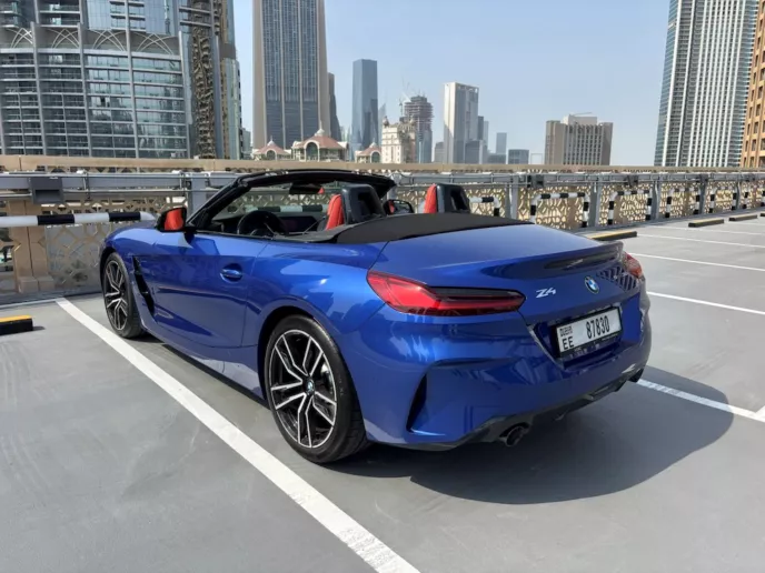 BMW Z4 (Grau), 2026  zur Miete in Dubai