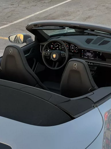 Porsche 911 / Carrera (Grijs), 2023 te huur in Dubai