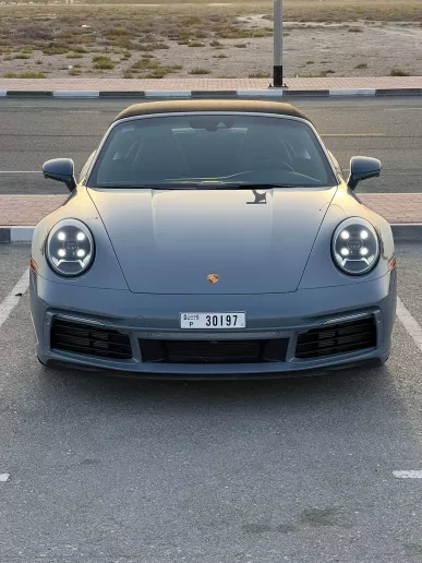 Porsche 911 / Carrera (Grijs), 2023 te huur in Dubai