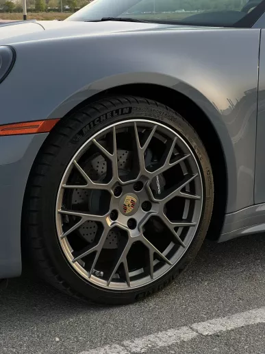 Porsche 911 / Carrera (Grijs), 2023 te huur in Dubai