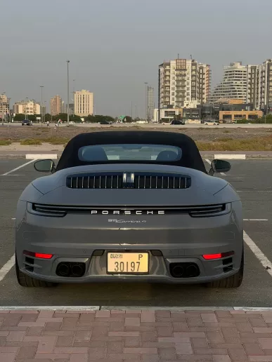 Porsche 911 / Carrera (Grijs), 2023 te huur in Dubai