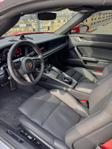 Porsche 911 / Carrera (Rood), 2026 te huur in Dubai