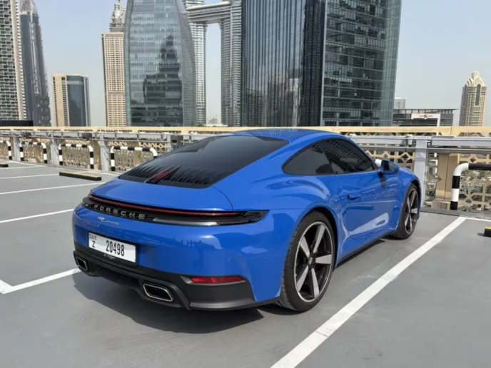 Porsche 911 / Carrera (Blauw), 2026 te huur in Dubai