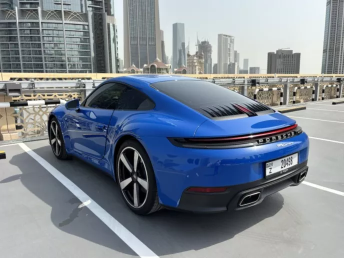 Porsche 911 / Carrera (Blauw), 2026 te huur in Dubai