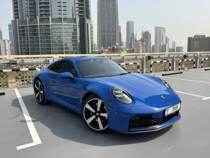Porsche 911 / Carrera (Blauw), 2026 te huur in Dubai