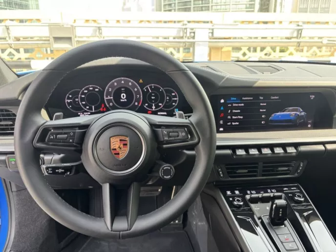 Porsche 911 / Carrera (Blauw), 2026 te huur in Dubai