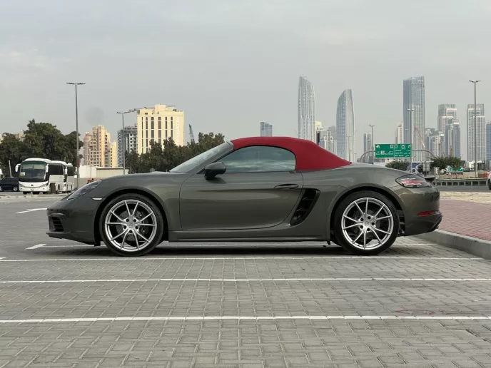 إيجار بورش 911 / كاريرا (اللون الرمادي), 2025 في دبي