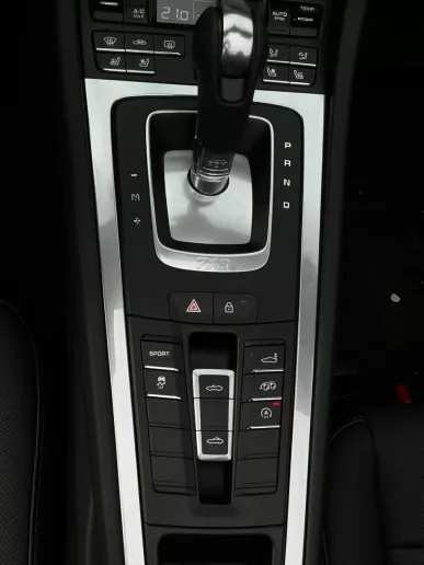 إيجار بورش 911 / كاريرا (اللون الرمادي), 2025 في دبي