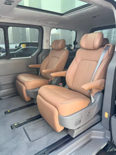 Hyundai Staria 7S (Black), 2026 for rent in Dubai