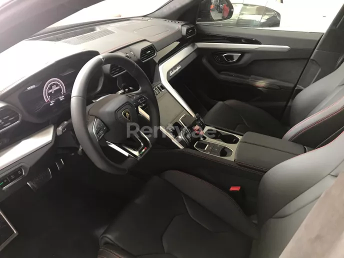 Lamborghini Urus (Rot), 2019  zur Miete in Dubai