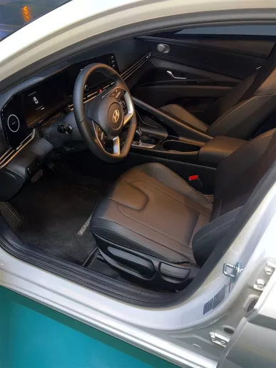 Hyundai Elantra (Bianca), 2024 in affitto a Dubai