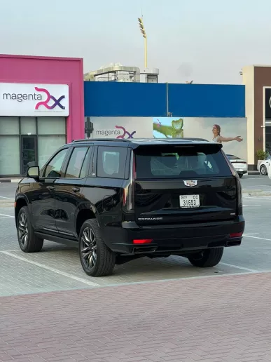 Cadillac Escalade (Schwarz), 2024  zur Miete in Dubai