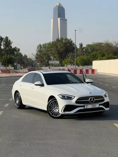 Dubai'de kiralık Mercedes C 220 (Beyaz), 2025