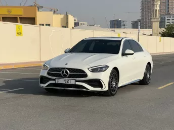 在迪拜 租 梅赛德斯 C 220 (白色), 2025