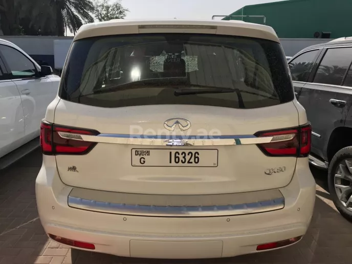 إيجار إنفينيتي QX80 (أبيض), 2019 في دبي