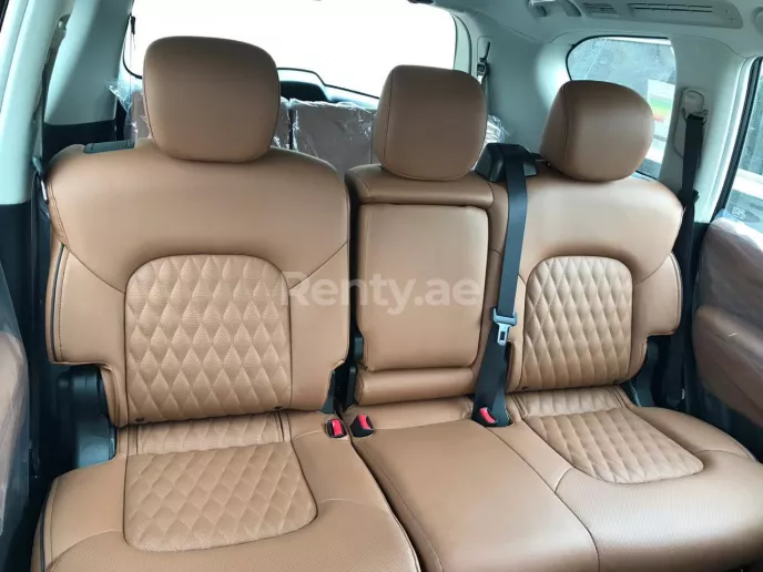 إيجار إنفينيتي QX80 (أبيض), 2019 في دبي