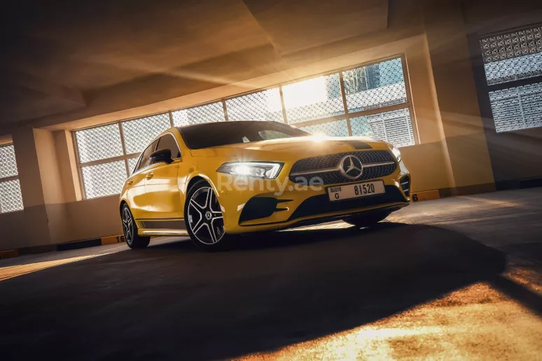 Dubai'de kiralık Mercedes A250 (Sarı), 2019