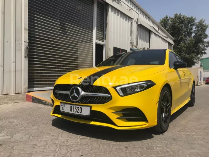 Dubai'de kiralık Mercedes A250 (Sarı), 2019