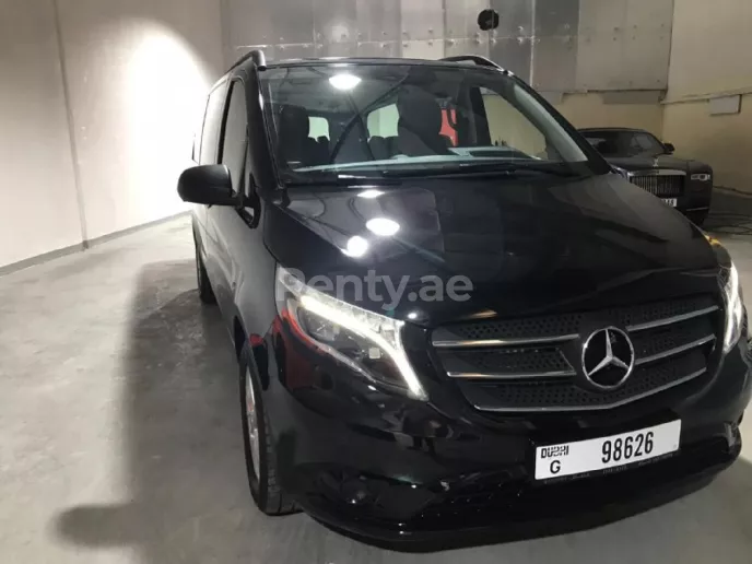 Dubai'de kiralık Mercedes VITO (Siyah), 2019