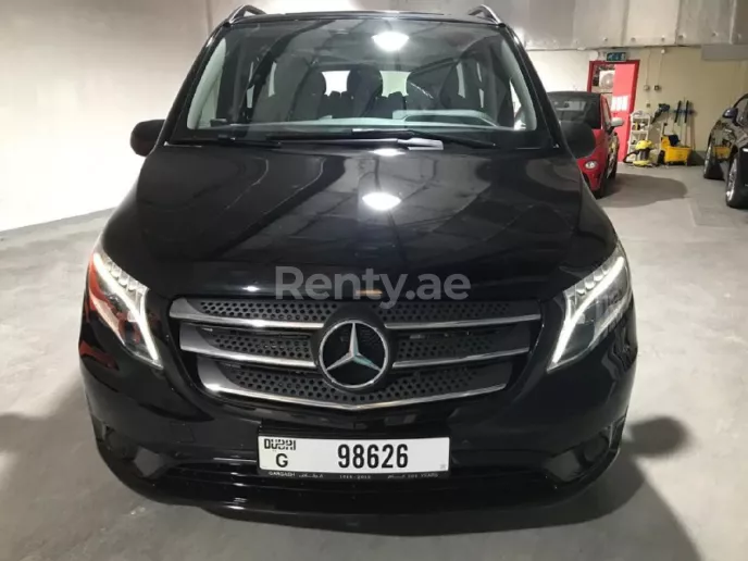 Dubai'de kiralık Mercedes VITO (Siyah), 2019