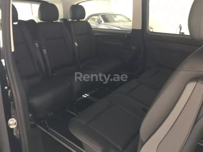 Dubai'de kiralık Mercedes VITO (Siyah), 2019