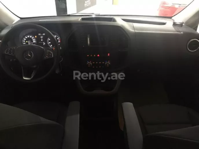 Dubai'de kiralık Mercedes VITO (Siyah), 2019