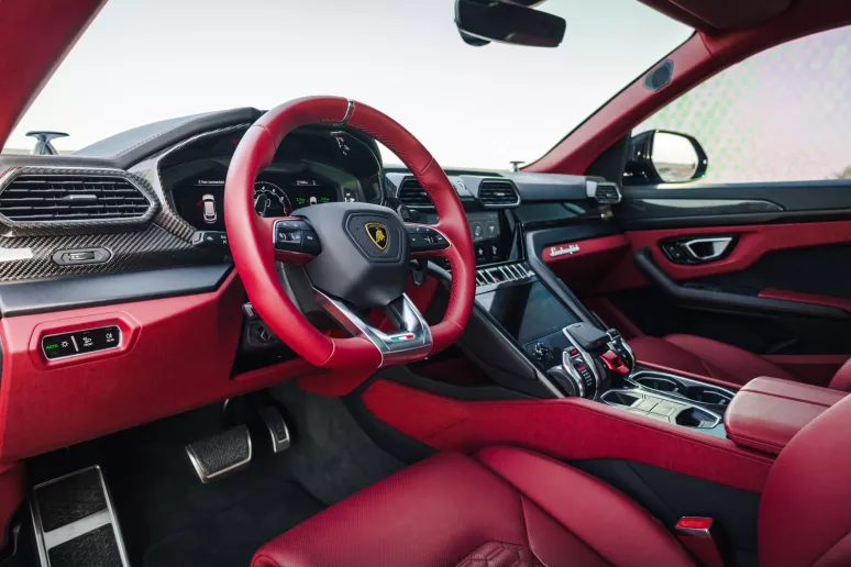Lamborghini Urus te huur in Dubai