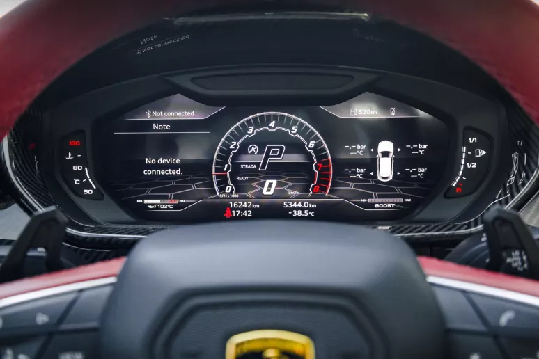 Lamborghini Urus te huur in Dubai
