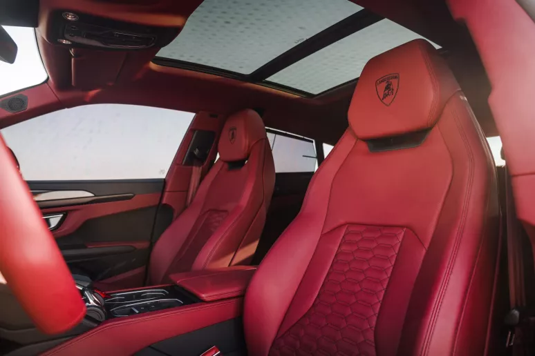 Lamborghini Urus te huur in Dubai